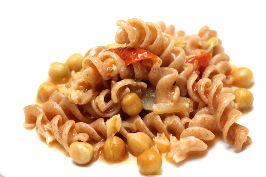 Pasta con verza ceci pomodorini secchi