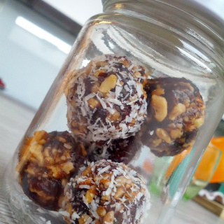 Praline_prugne_secche_nocciole_2