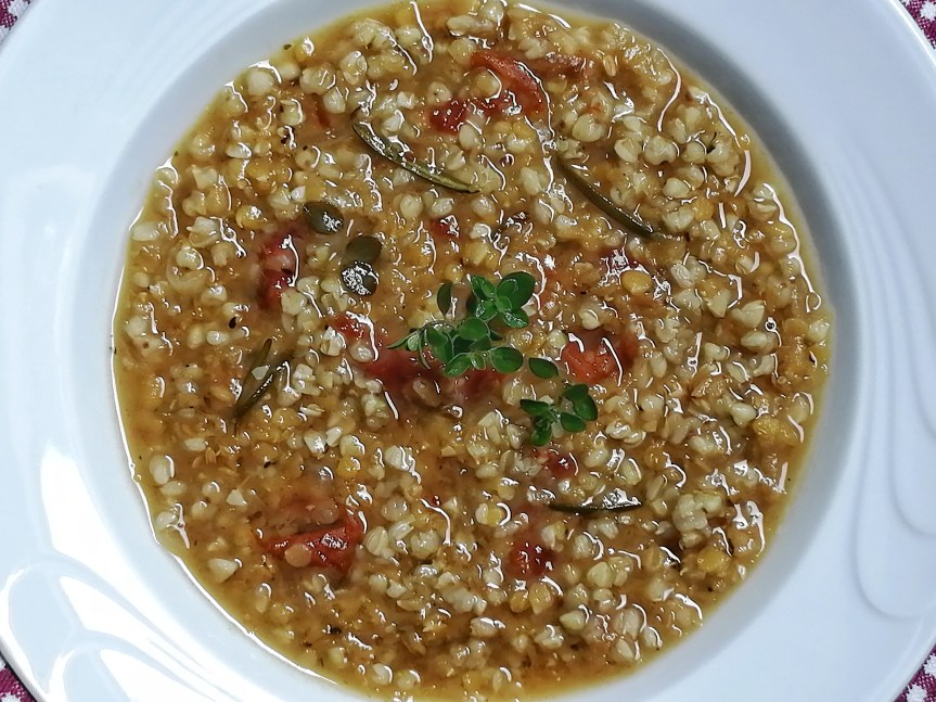 Zuppa di grano saraceno e lenticchie&nbsp;rosse
